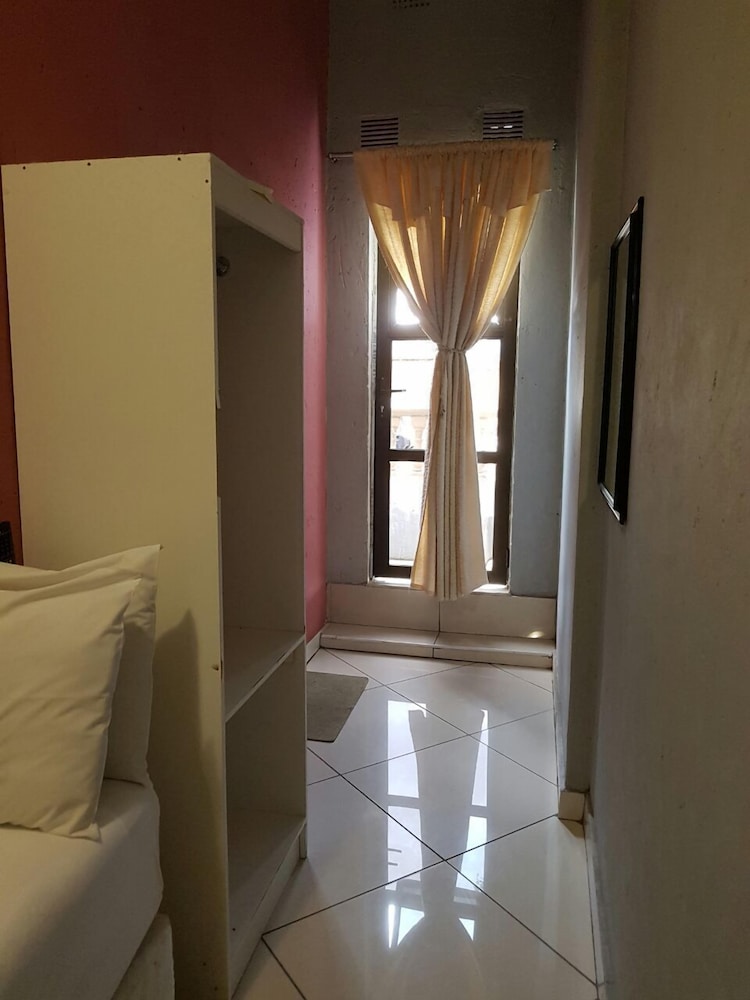 Central Lodge Hotels (ex. Country City Lodge) 15/25