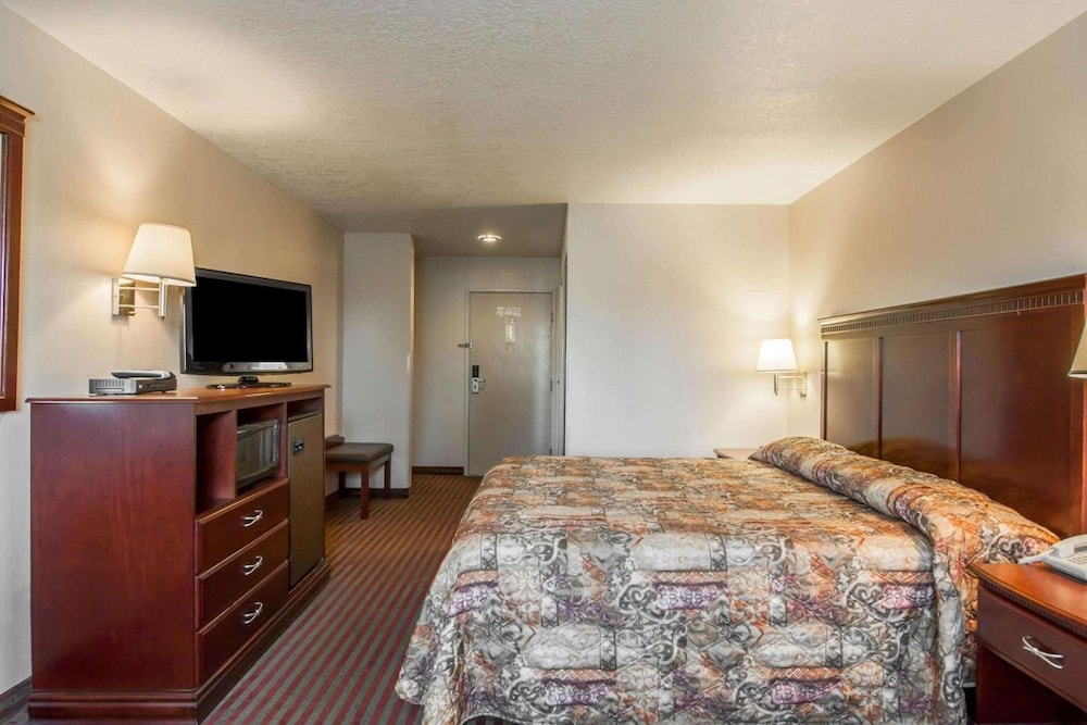 Bridgeway Inn & Suites Sublimity 28/41