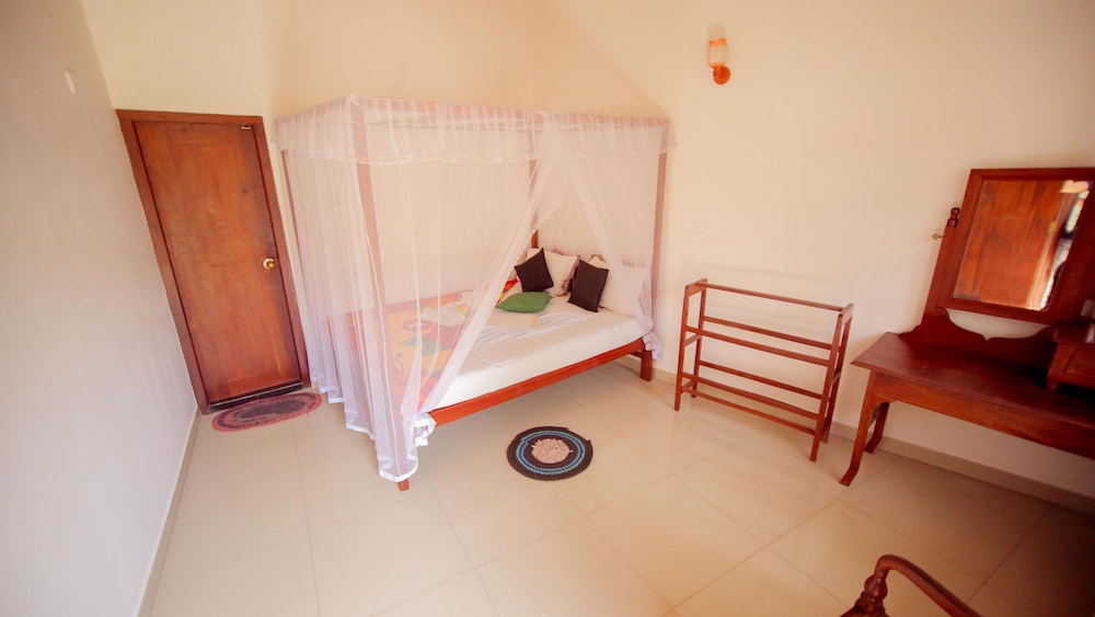 Frangipani Motel 13/46