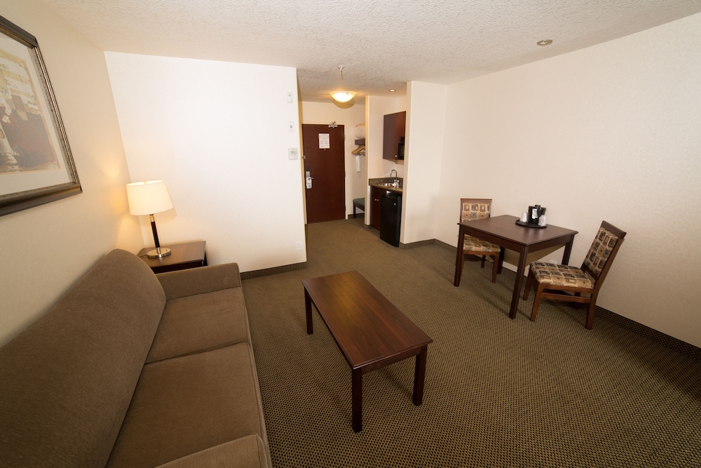 Holiday Inn Express Hotel Suites Whitecourt Southeast 46/78