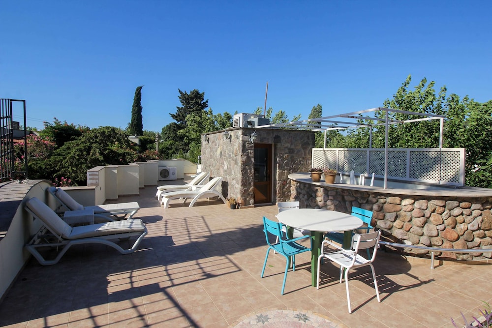 Bella Garden Boutique Hotel 77/83