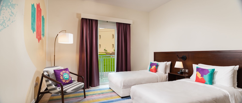 SUITE, TWIN BEDS