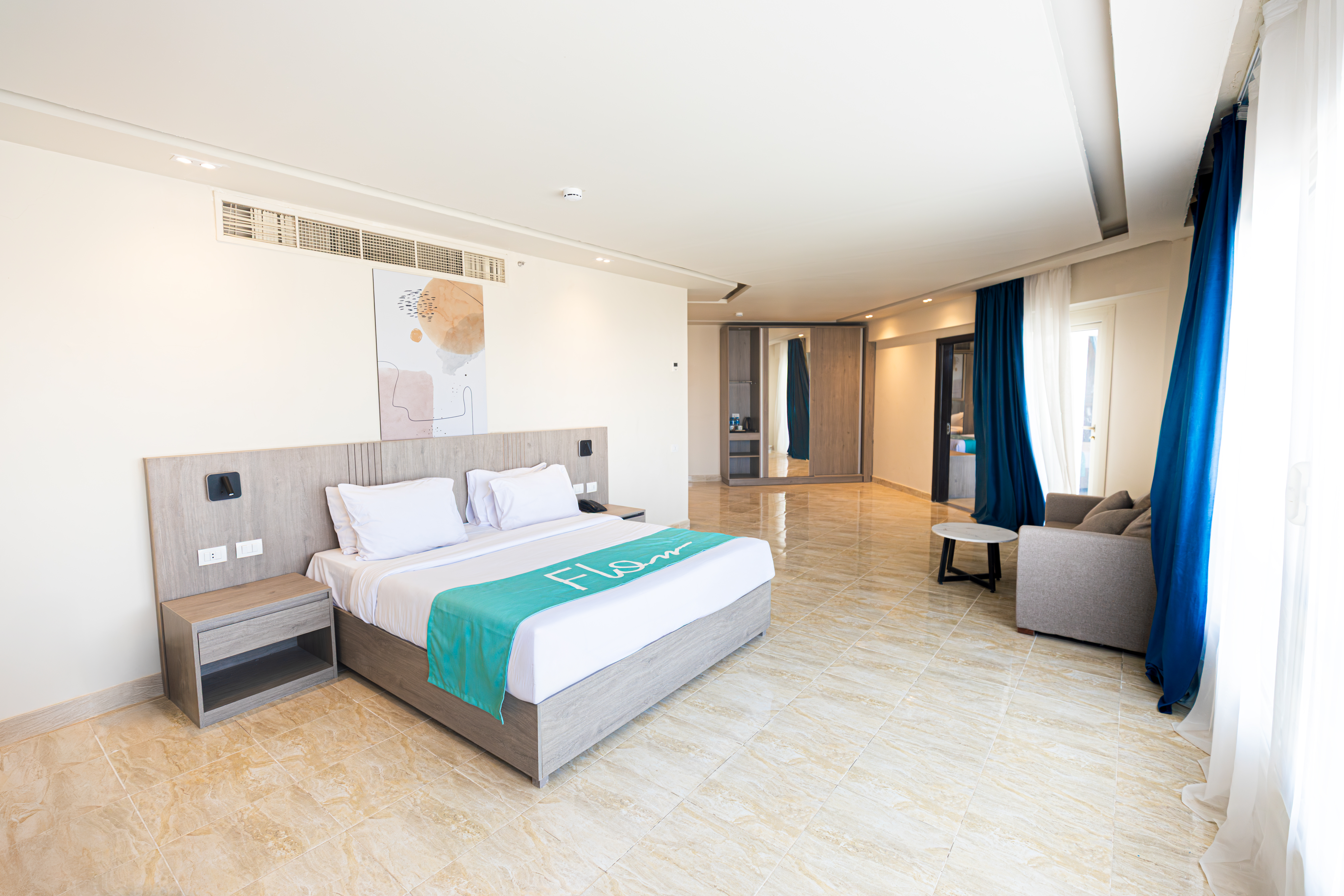 Family Suite Pool or Side SV