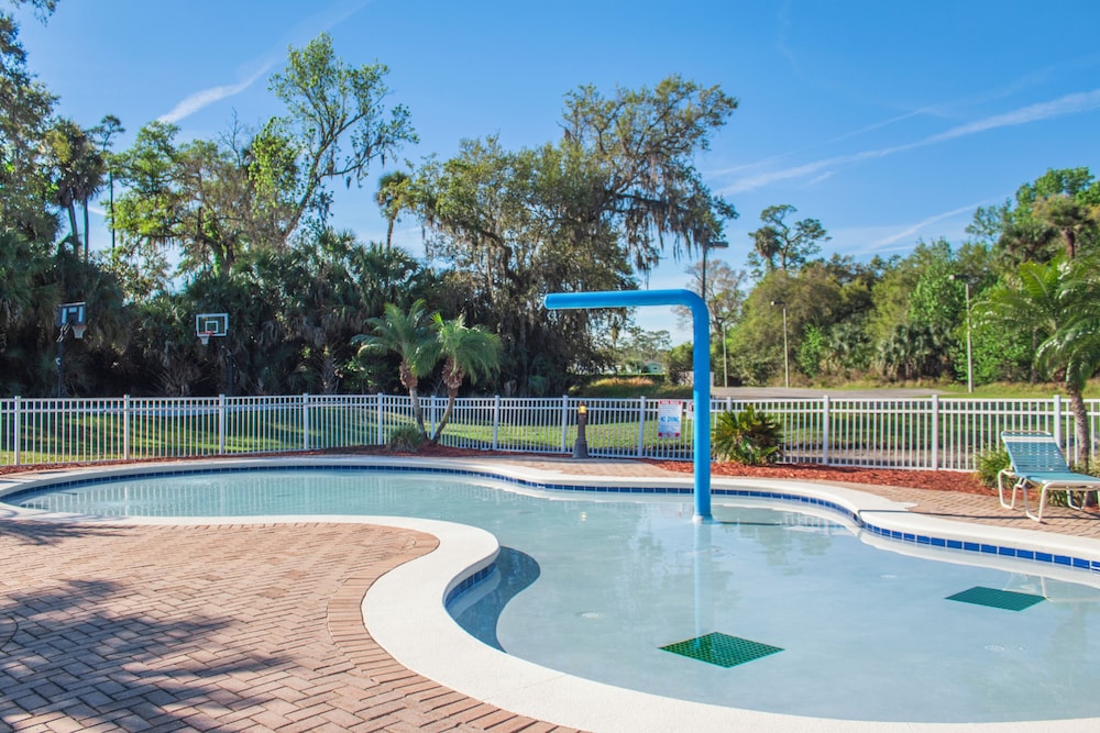 Barefoot N Resort 14/50