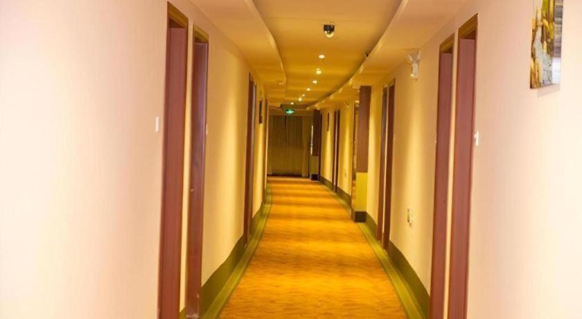 Greentree Inn Zhongshan Nanlang Town Light Rail Station Hotel 31/44