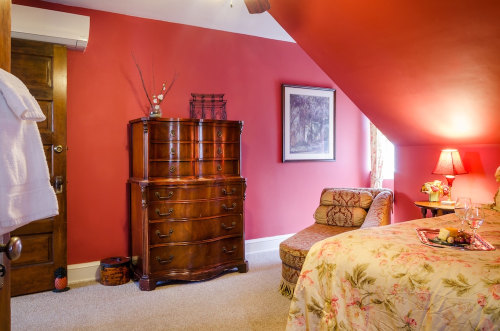 Carisbrooke Inn 27/53