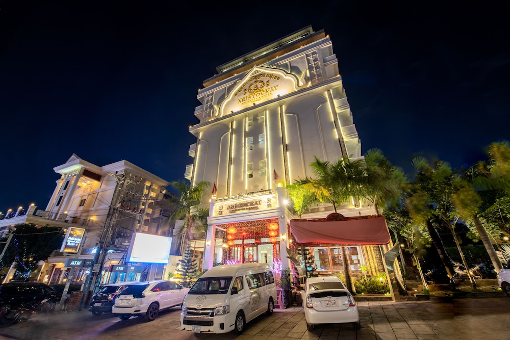 Aristocrat Residence Hotel 72/80