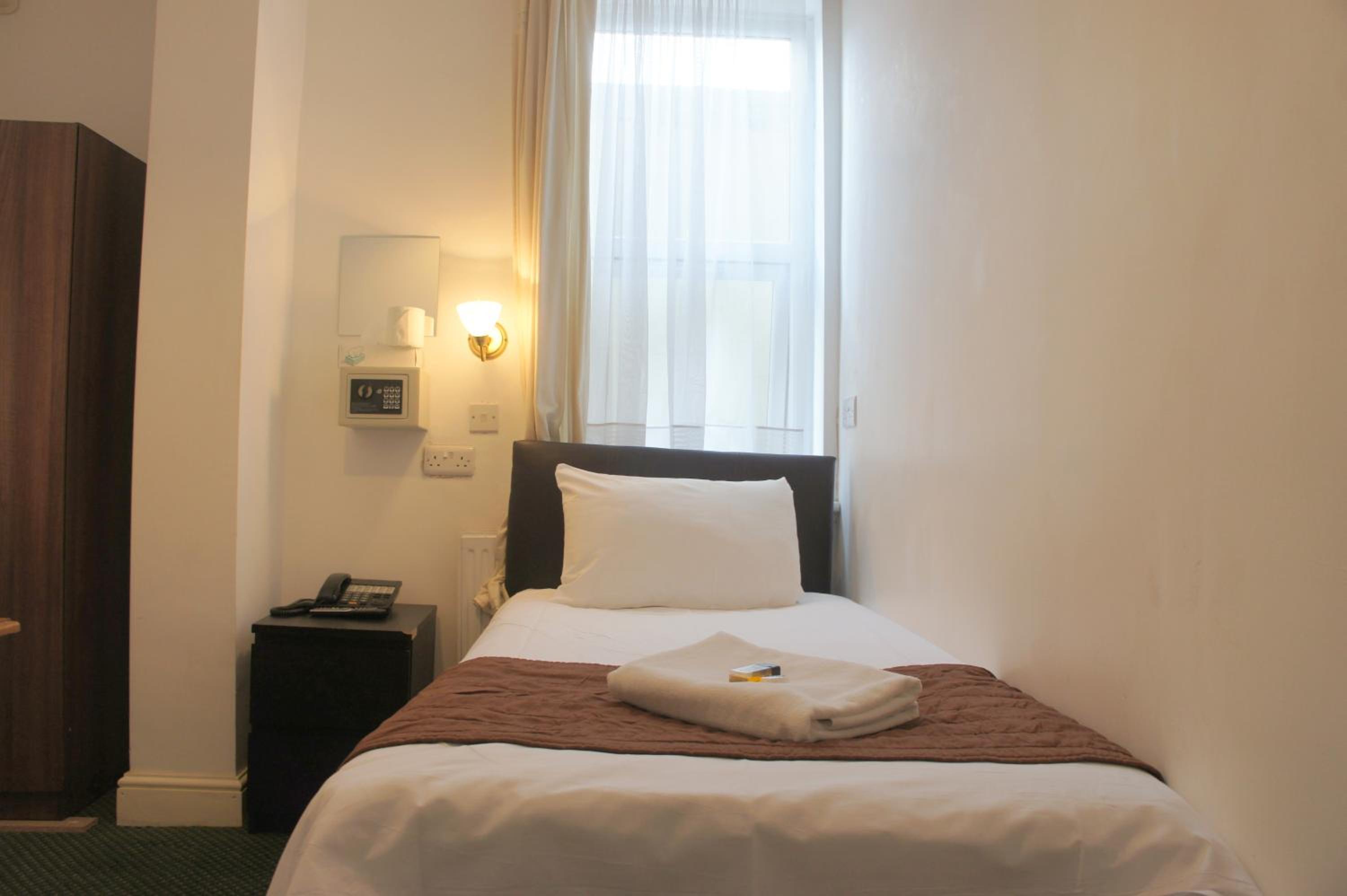 غرفة مفردة بحمام خاص، Plaza London Hotel 3/7