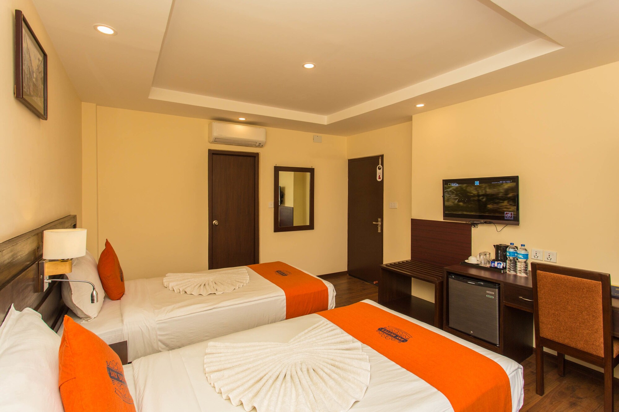 DELUXE, TWIN BEDS