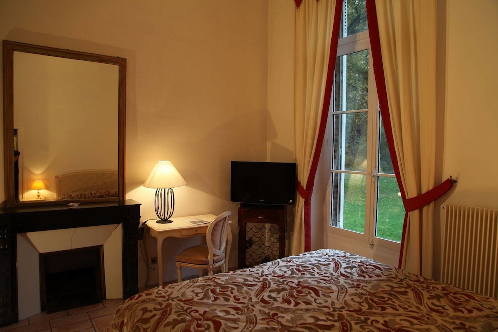 Chateau Les Muids 8/25