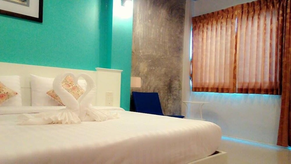 Waen Petch Place 24/55