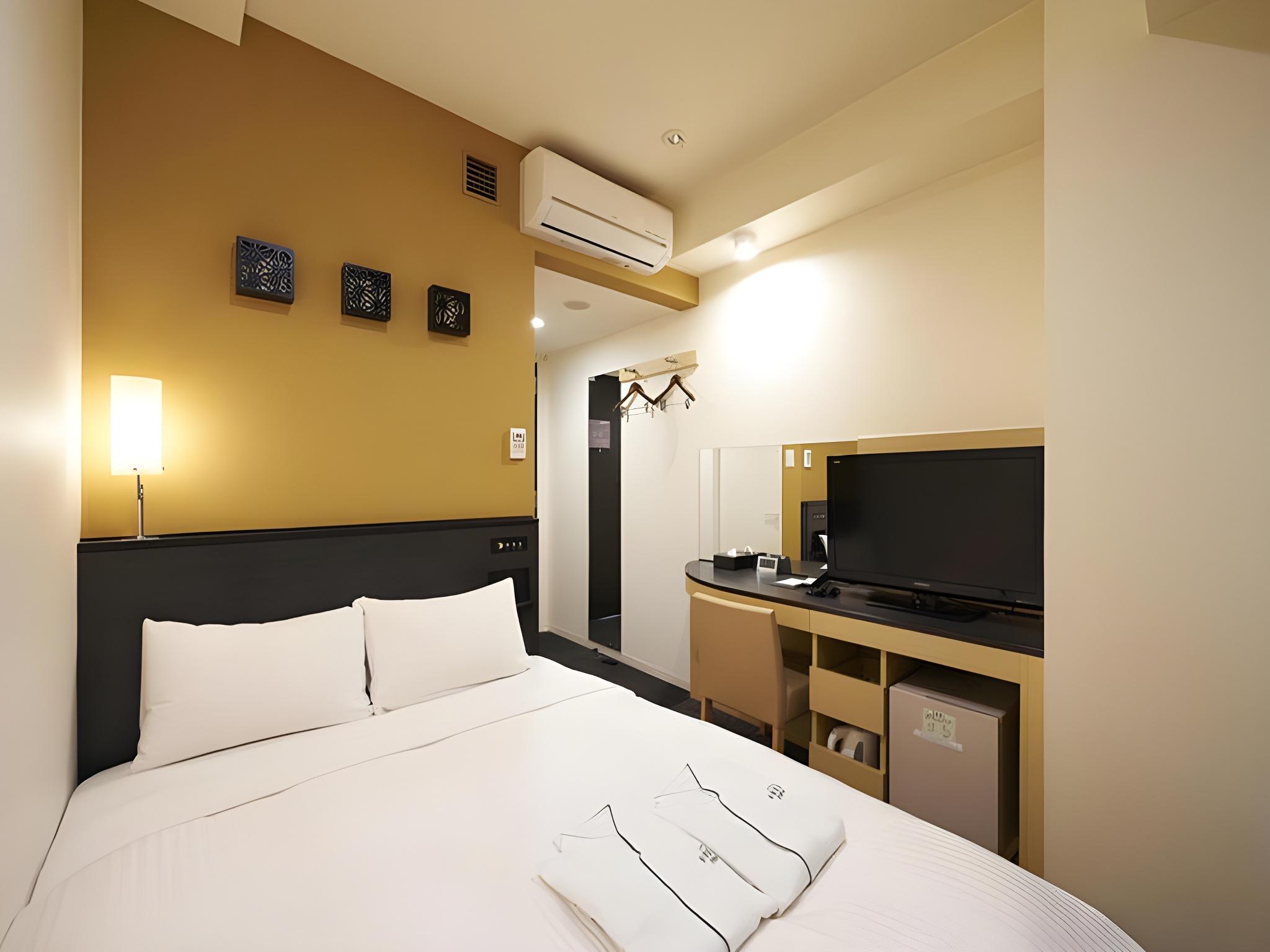 Semi Room, Single, Semi Double Bed