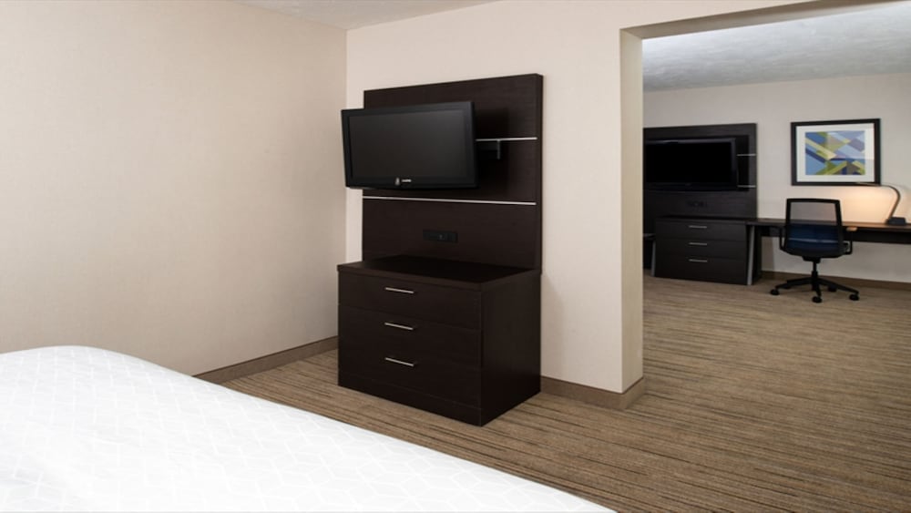 Holiday Inn Express Cincinnati West 66/74
