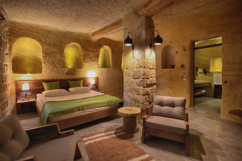 1811 Cave Hotel 18/50