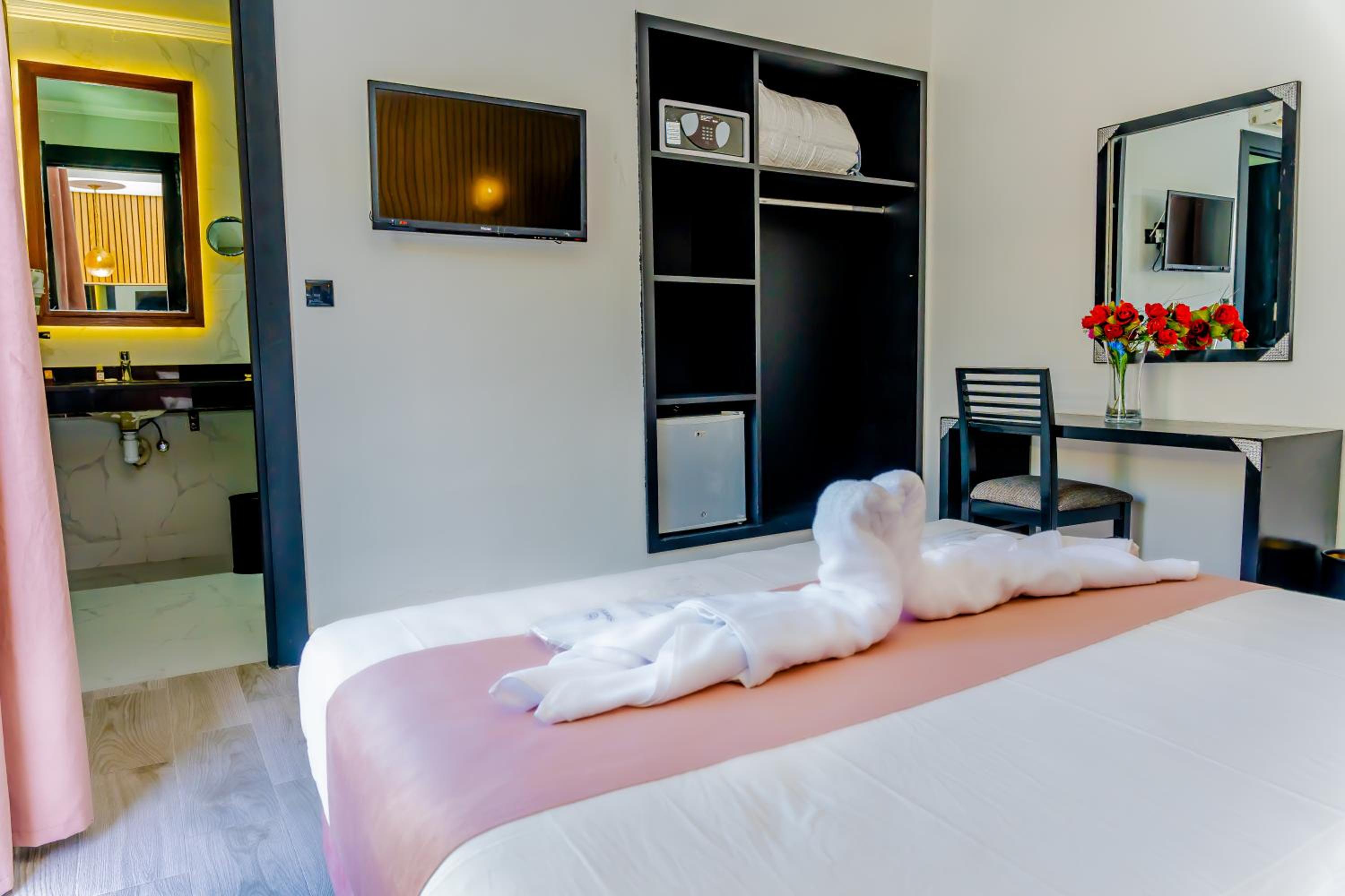 غرفة بسرير مزدوج، Hotel Les Ambassadeurs 7/9