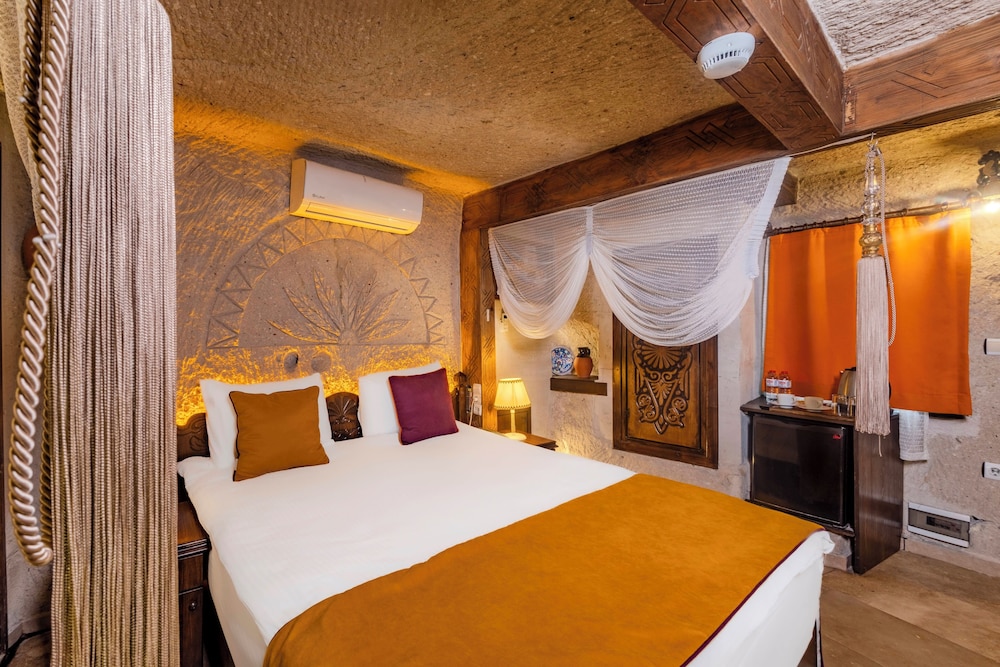Grand Elite Cave Suites 16/50