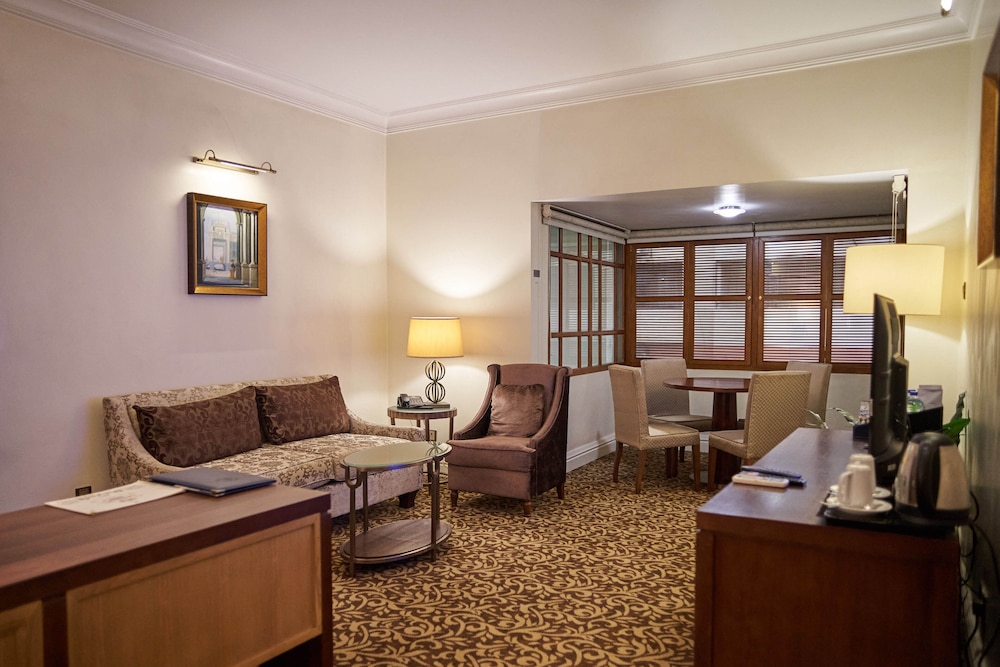 Royal Park Residence Hotel 54/75