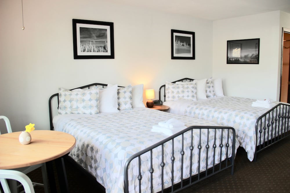 Chalet Motel Whitefish 31/64