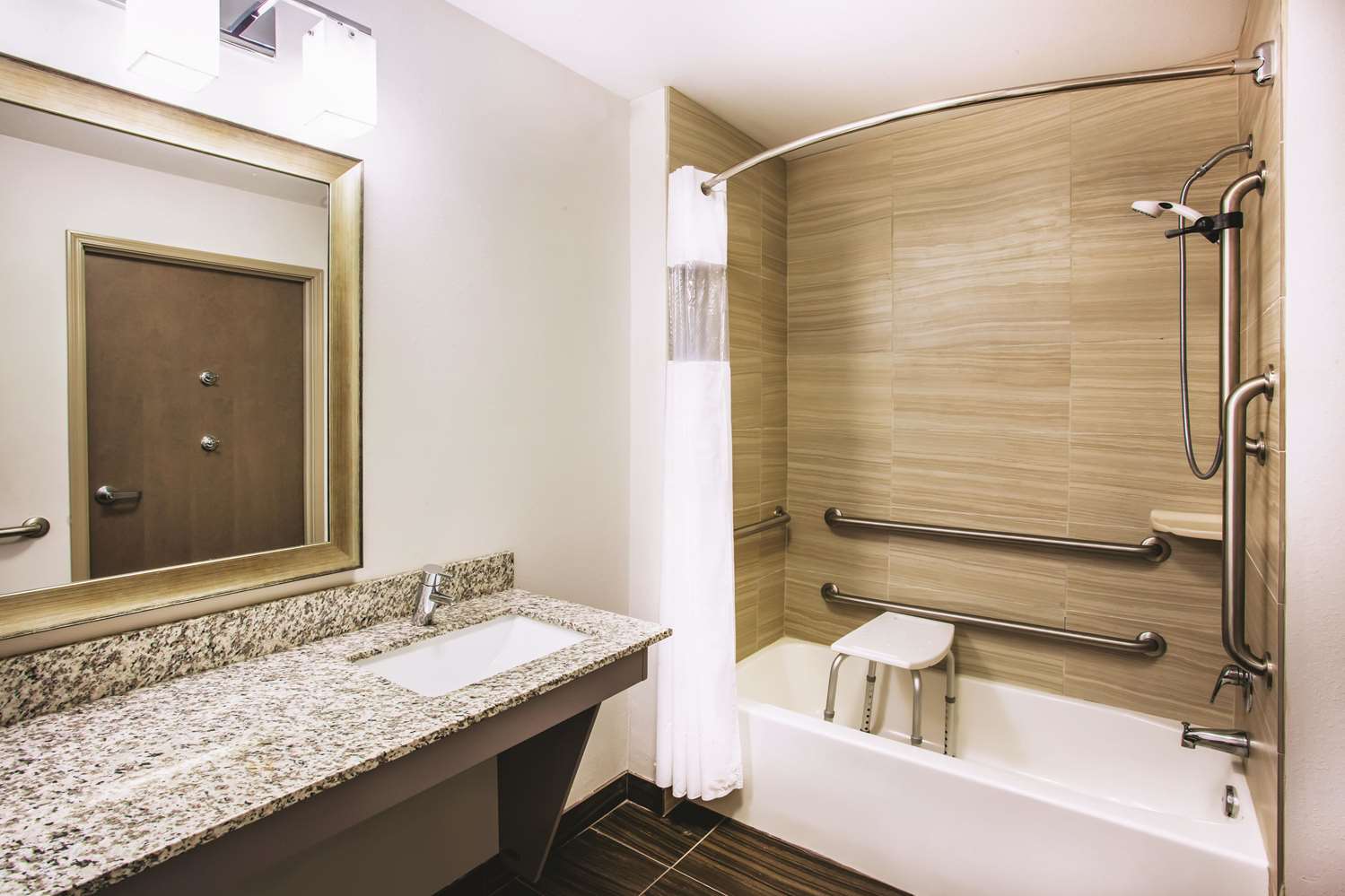 La Quinta Inn & Suites by Wyndham St. Paul-Woodbury 45/46