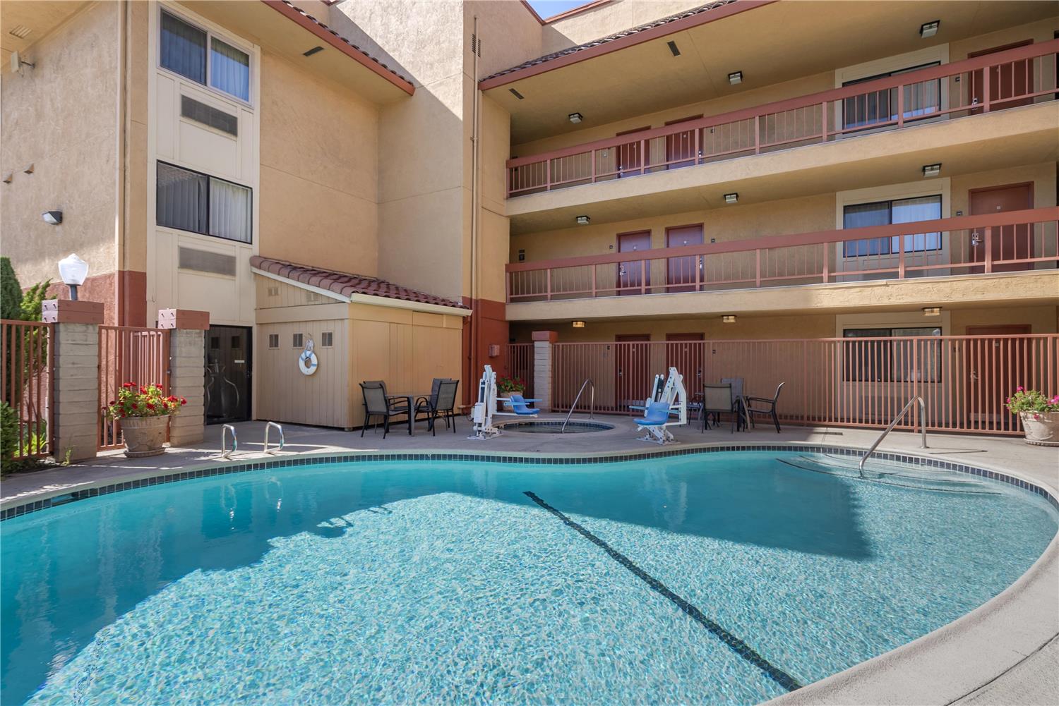 Best Western Plus Inn Of Hayward 24/40