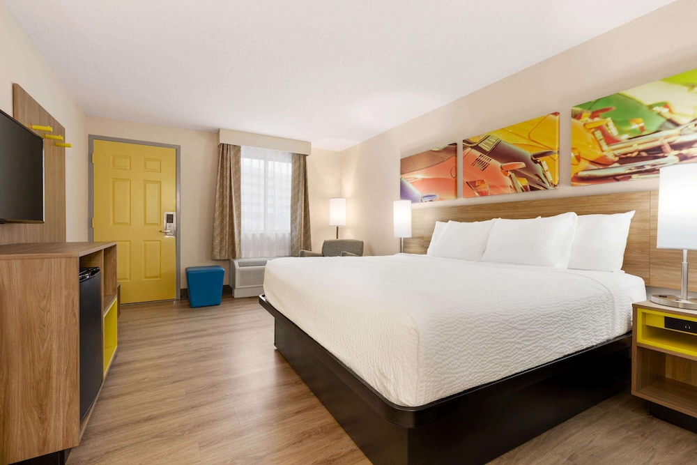 ROOM, KING BED