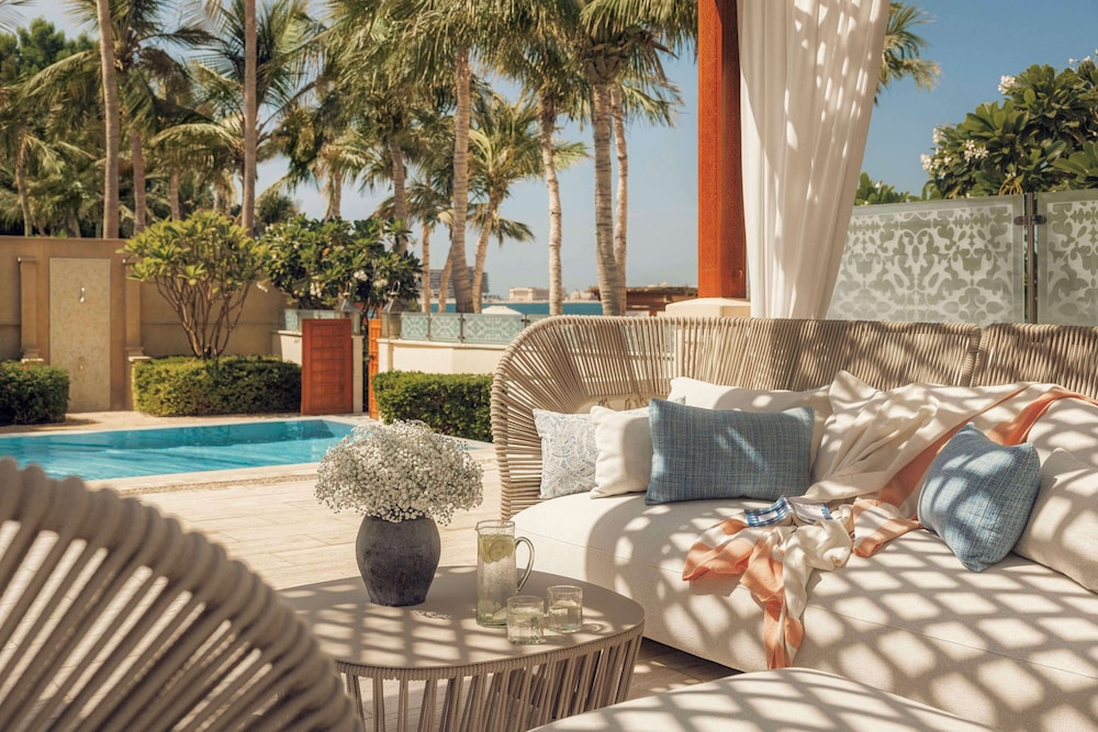 swimming pool spa
