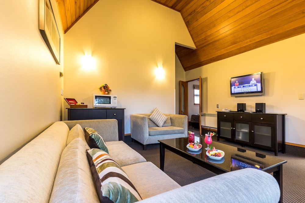 Distinction Te Anau Hotel and Villas 35/68