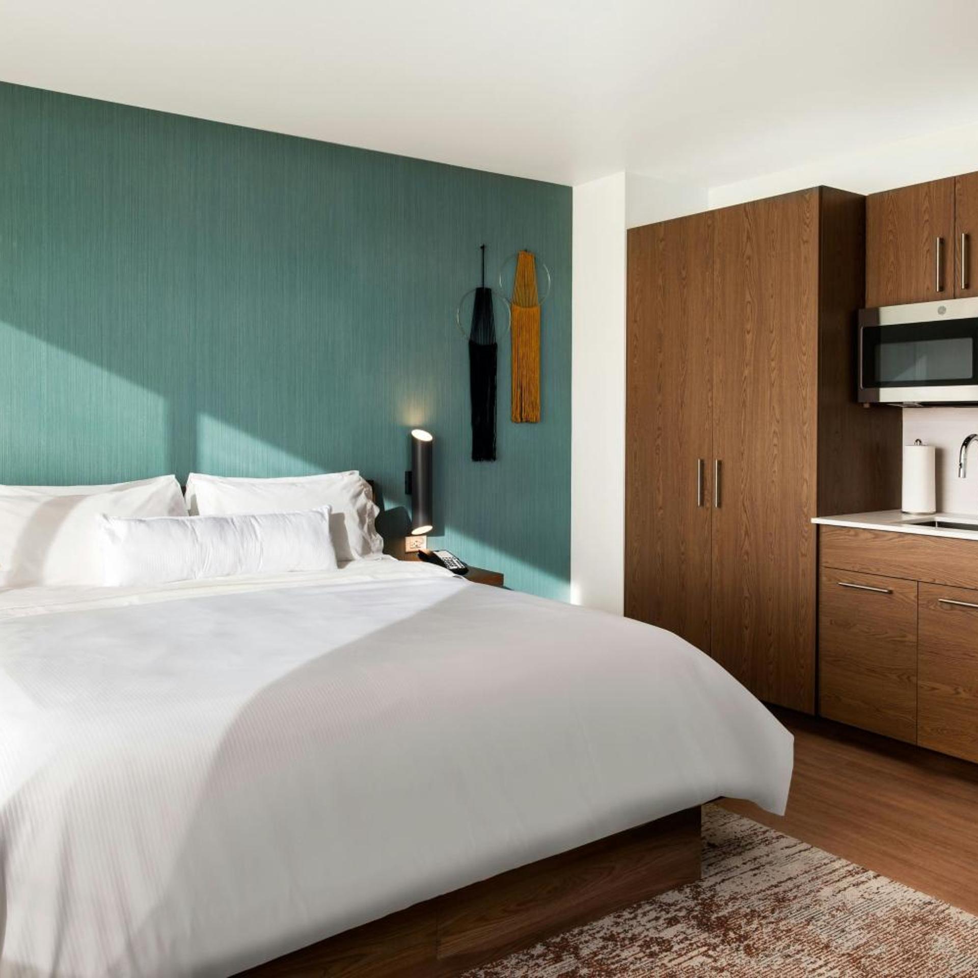 غرفة قياسية بسرير كينج بإطلالة على المدينة، Element Reno Experience District 2/8