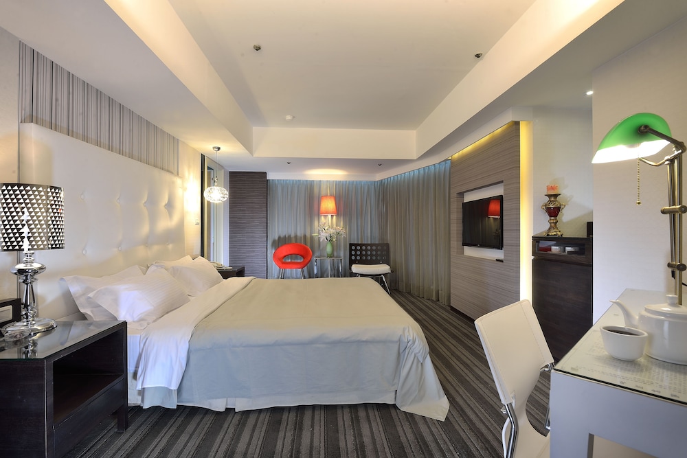 See S Revert Hotel 13/53