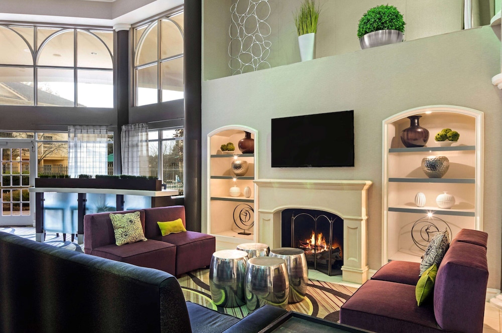 La Quinta Inn Suites Macon 33/45