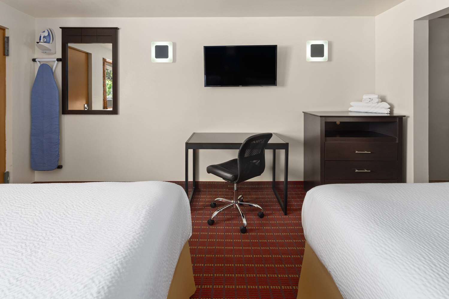 Travelodge by Wyndham Manhasset 13/28
