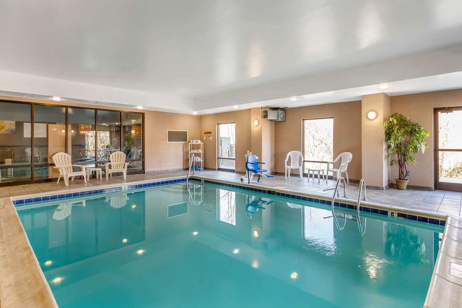 Comfort Suites South Point Huntington 20/43