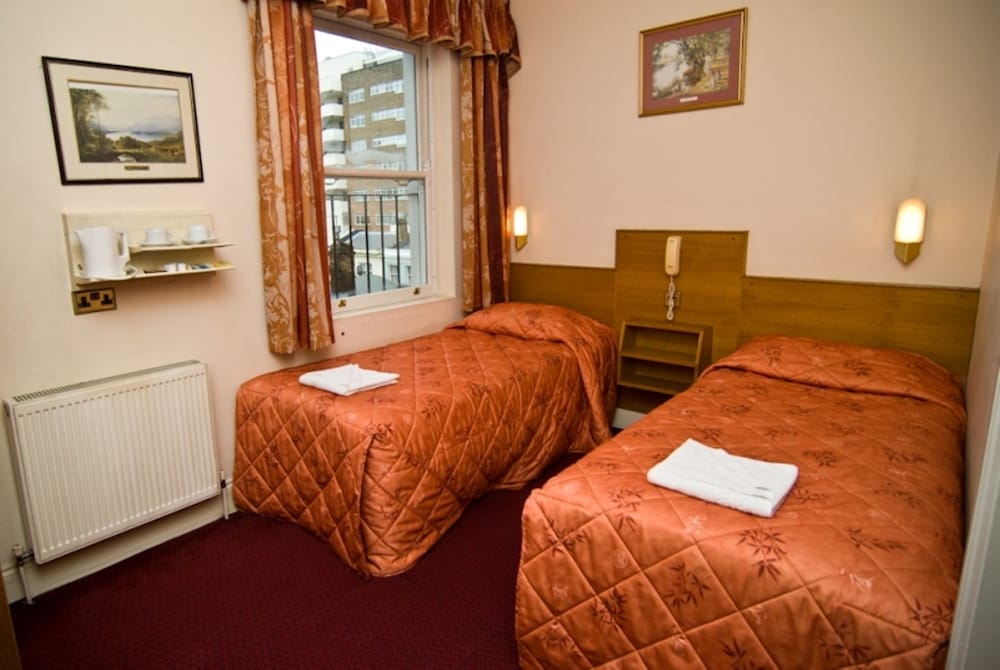 Alexandra Hotel 13/26
