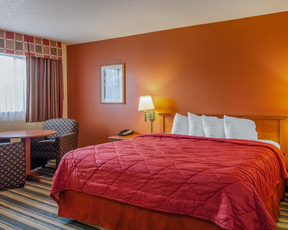 Quality Inn and Suites Medford Airport 6/51