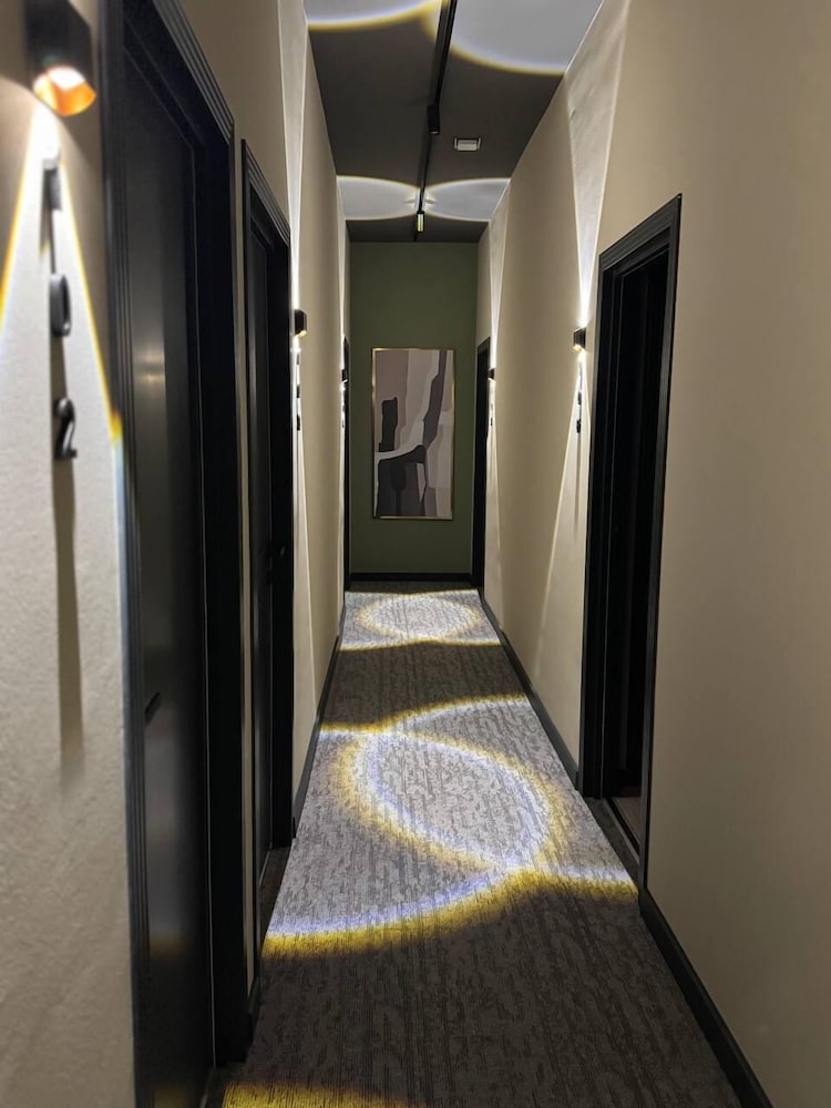 Twelve Inn Hotel 31/40