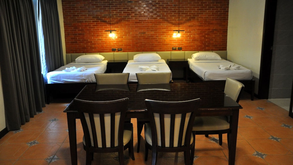 Vigan Plaza Hotel 48/71