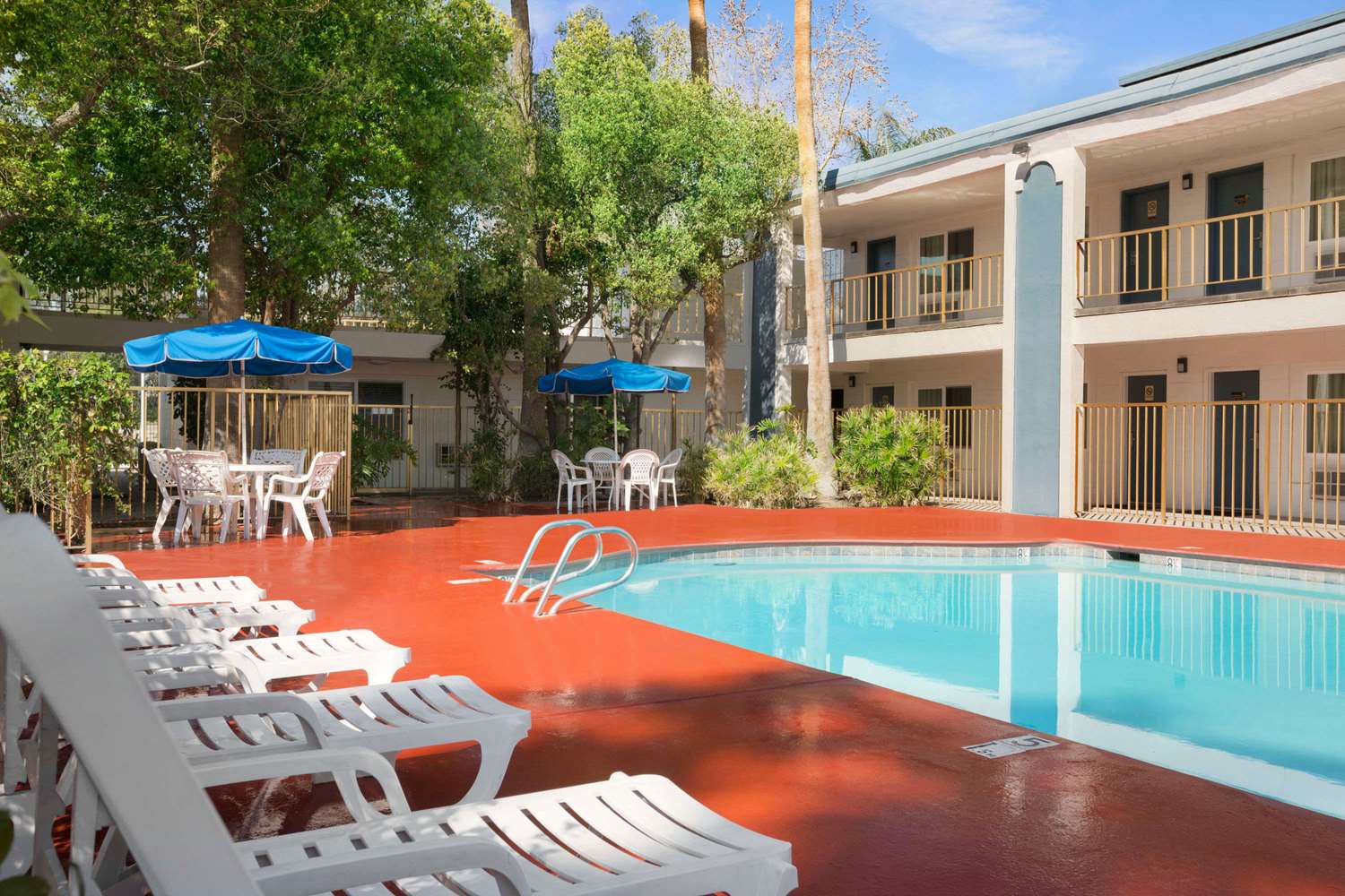 Travelodge By Wyndham Bakersfield 26/28
