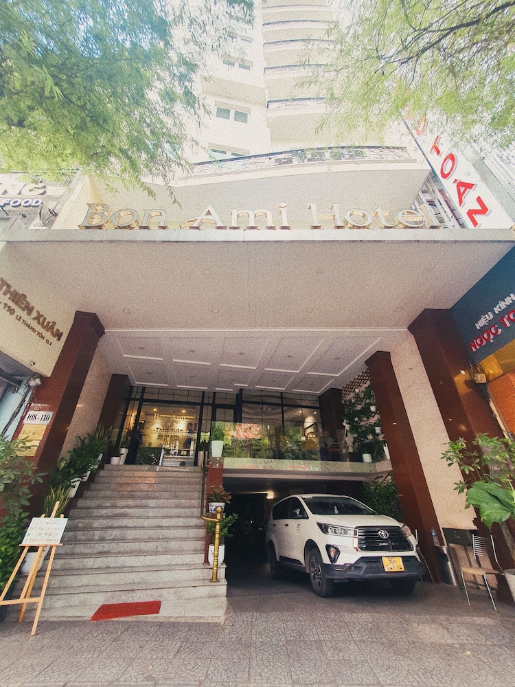 Bon Ami Hotel 65/71