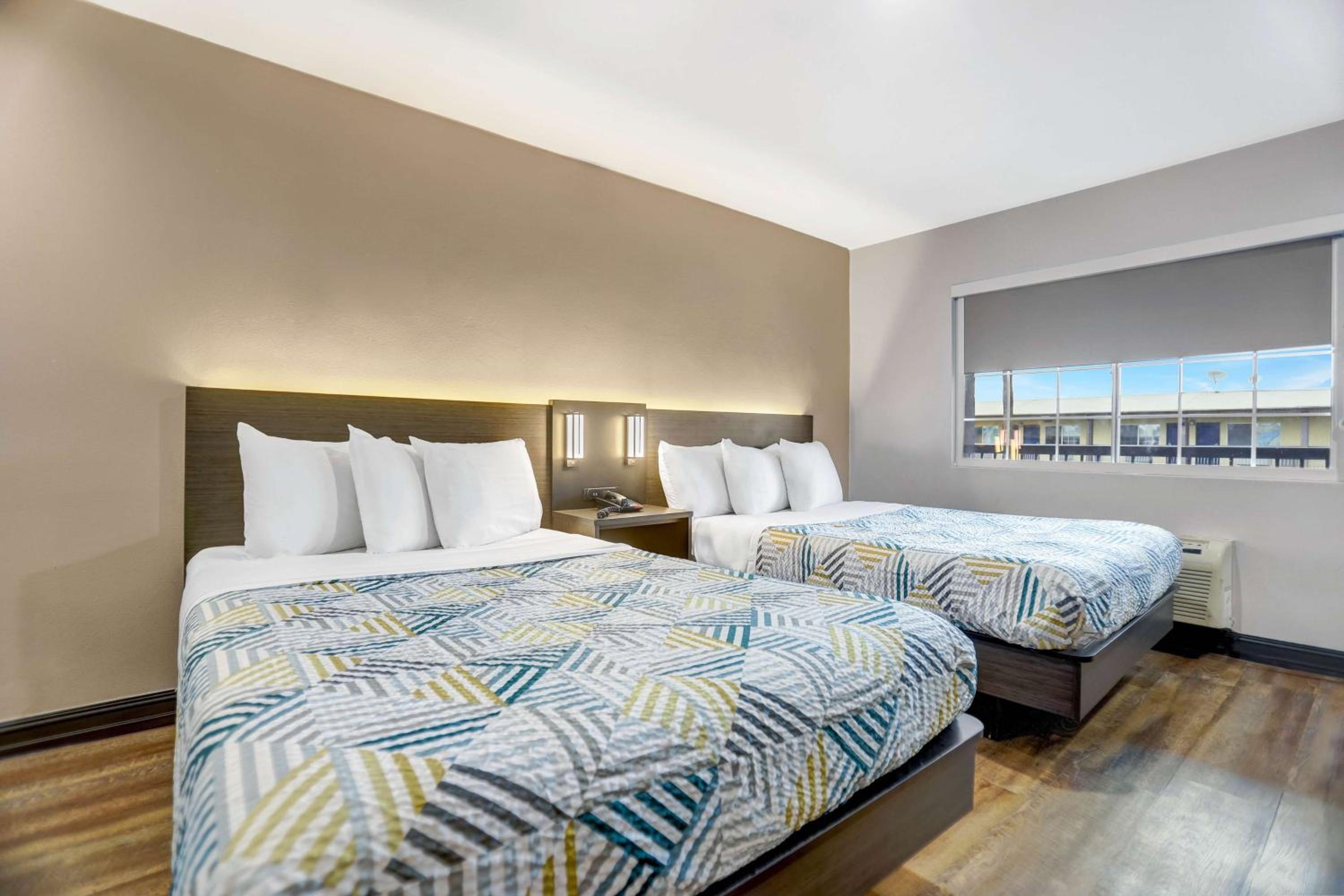 2 Full Beds Non-smoking