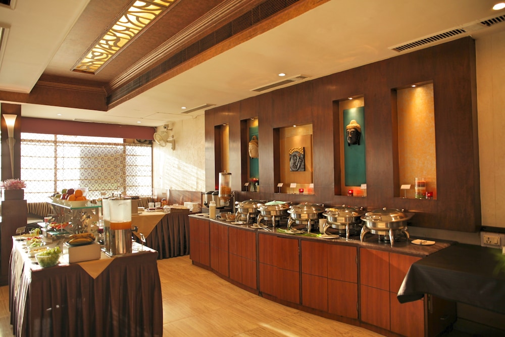 HOTEL SURYA ROYAL 34/41