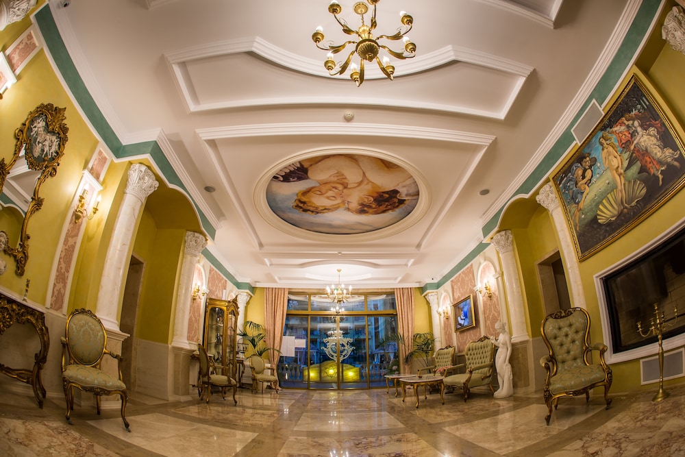 Venera and Anastasia Palace Apartments 16/75