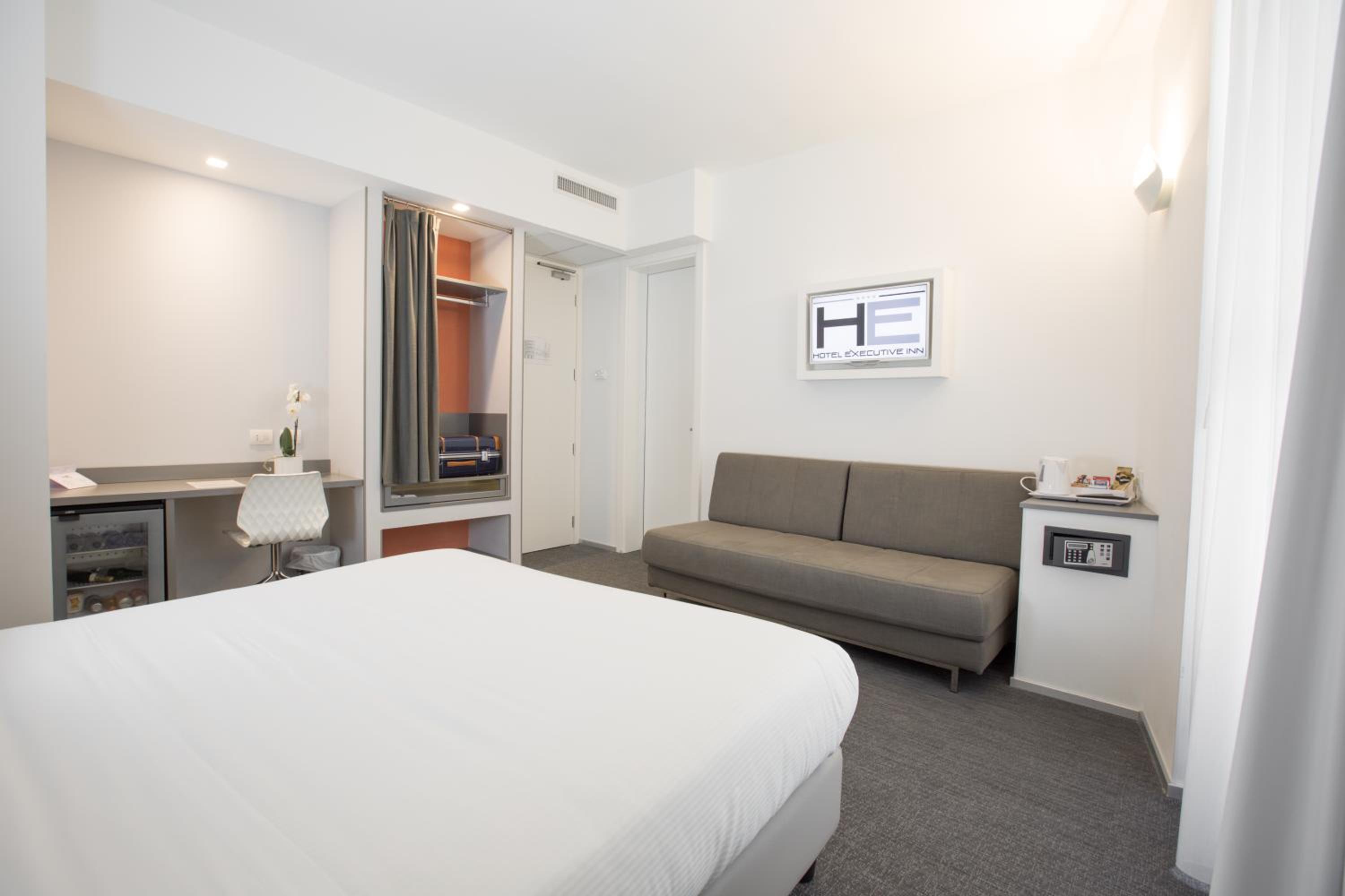 Deluxe, Double or Twin Bed