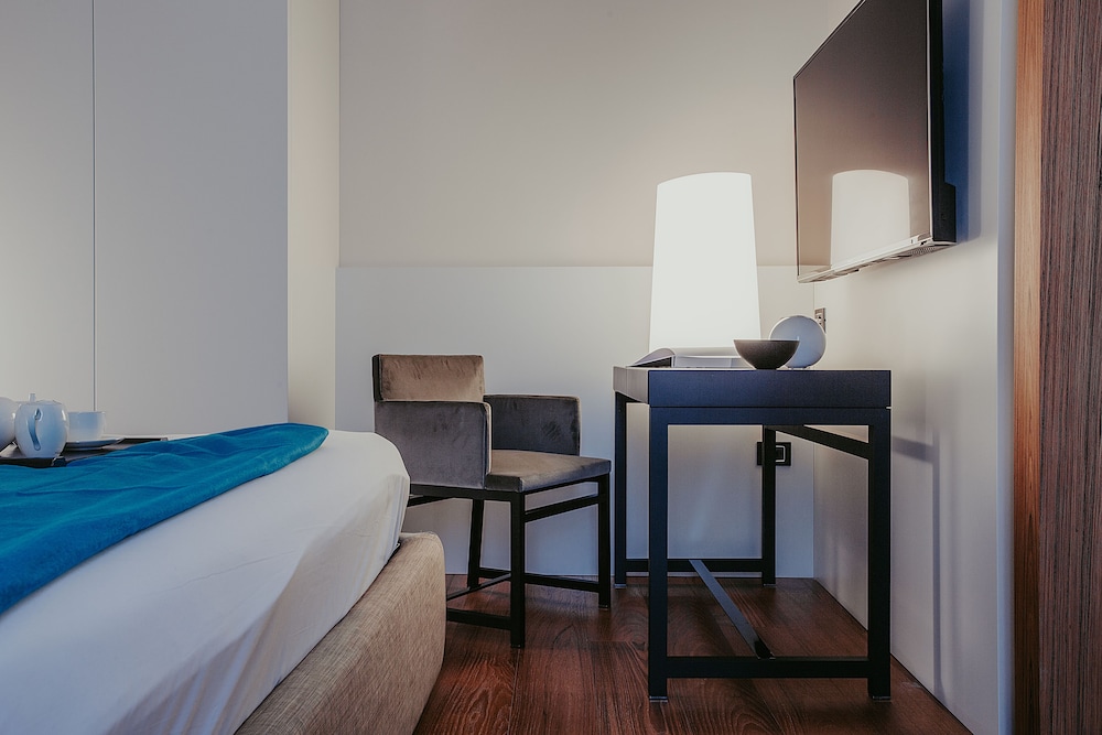 Baca Suites Restaurant & Bar 12/56