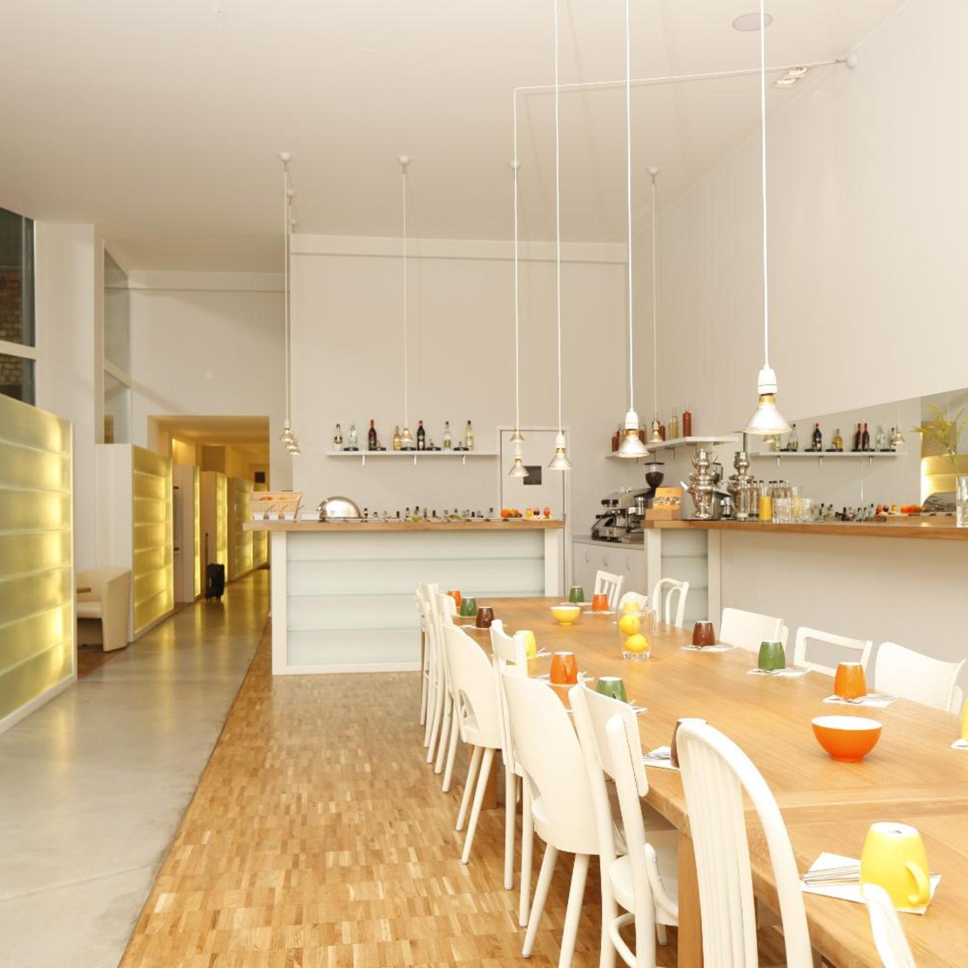 Hotel 38 36/49