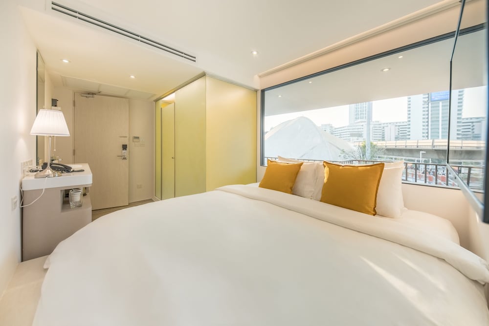 ECONOMY, DOUBLE BED, CITY VIEW