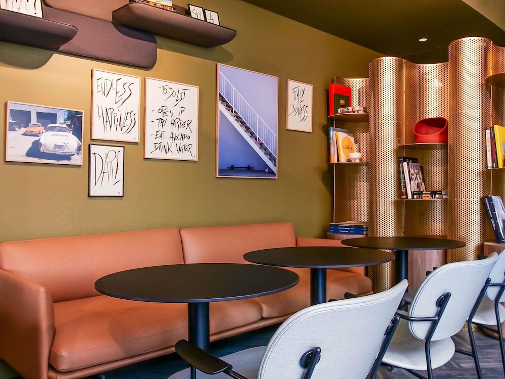 Tribe Paris Batignolles 45/67