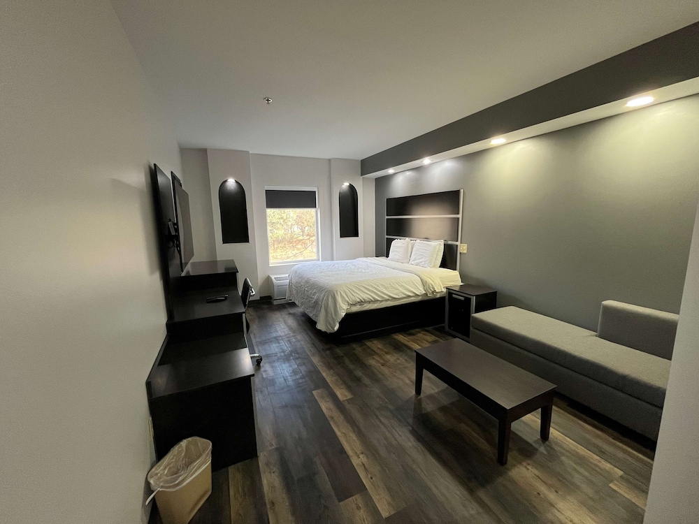 ROOM, KING BED