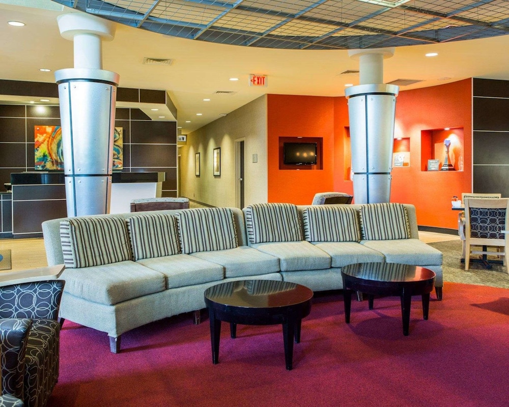 Cambria Hotel Traverse City 28/46