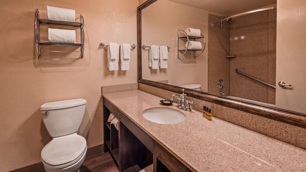 Best Western Plus Rivershore Hotel 5/28