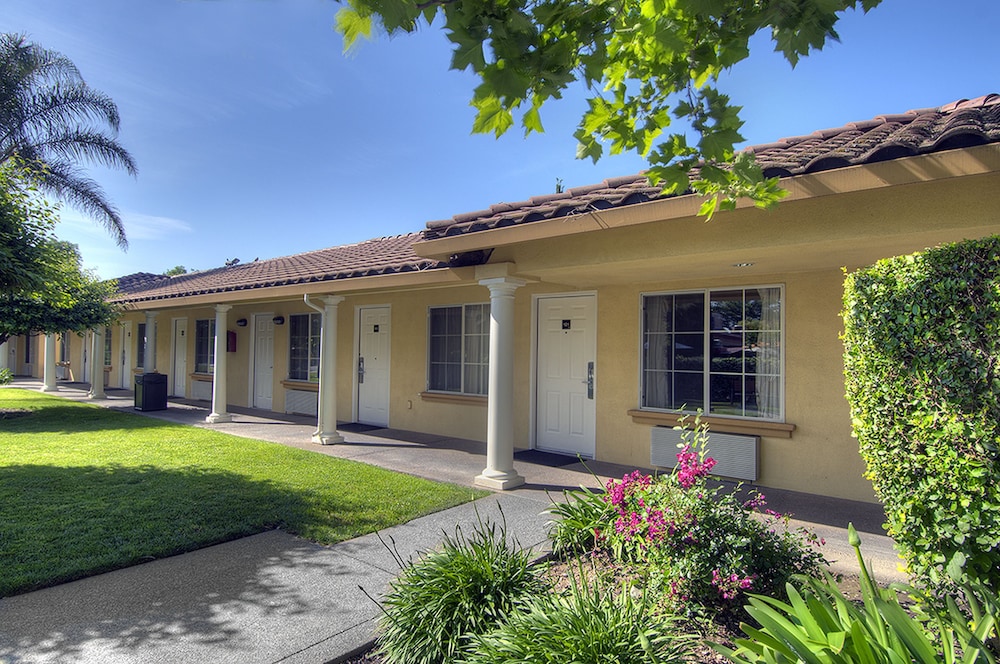 University Park Inn & Suites 4/38